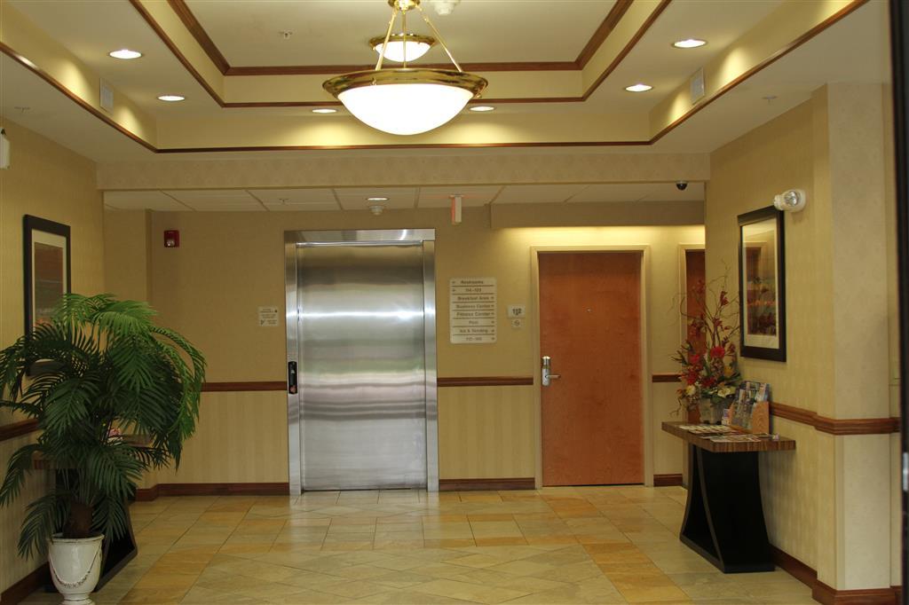 Best Western Smithfield Inn Интериор снимка